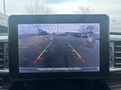 Used 2023 Ford Explorer Limited w/ Equipment Group 301A image 8