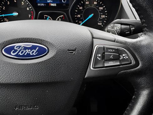 Used 2017 Ford Escape Titanium image 29