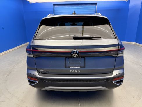 Used 2025 Volkswagen Taos SE FWD image 6