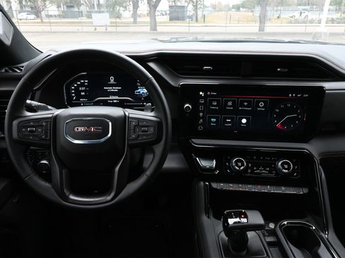 Used 2024 GMC Sierra 1500 AT4 w/ AT4 Premium Package image 9