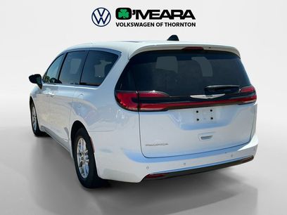 Used 2024 Chrysler Pacifica Touring-L