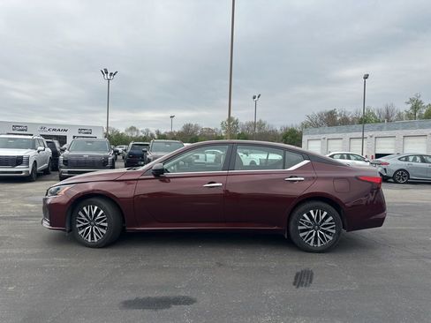 Used 2025 Nissan Altima 2.5 SV image 11