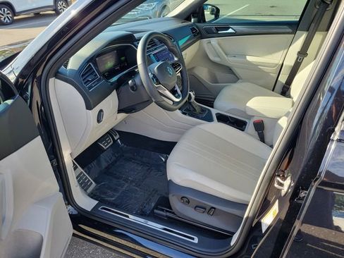 Certified 2022 Volkswagen Tiguan SE R-Line FWD image 15
