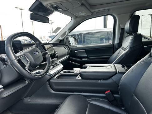 Used 2025 Ford Expedition Platinum AWD/4WD image 9