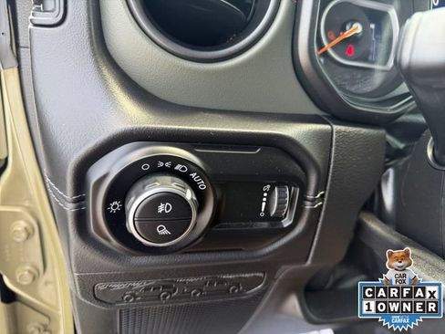 Used 2025 Jeep Gladiator Mojave AWD/4WD image 12