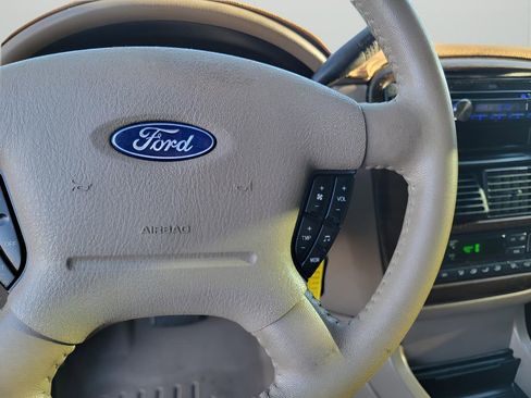 Used 2005 Ford Explorer Eddie Bauer image 20