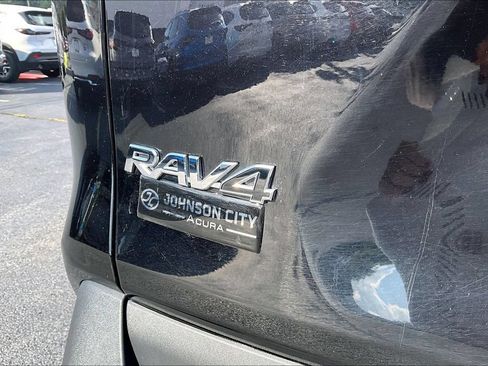 Used 2025 Toyota RAV4 XLE AWD/4WD image 8