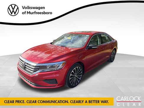 Used 2022 Volkswagen Passat 2.0T image 1
