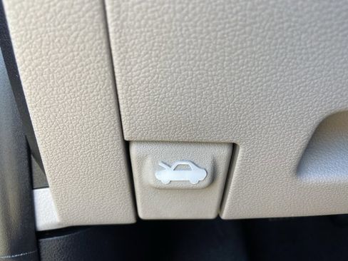 Used 2024 Hyundai Venue SEL image 44