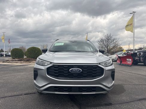Used 2024 Ford Escape ST-Line image 2
