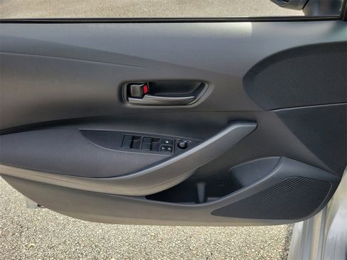 Used 2025 Toyota Corolla LE image 13