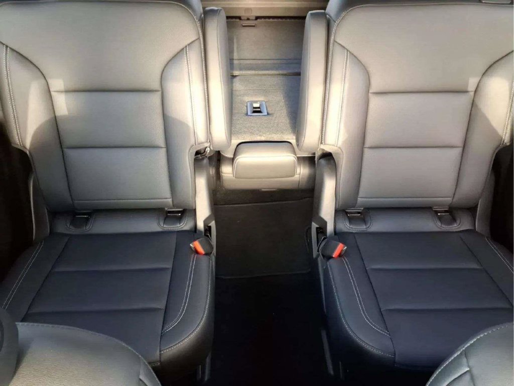 Used 2026 Chevrolet Traverse LT FWD image 16