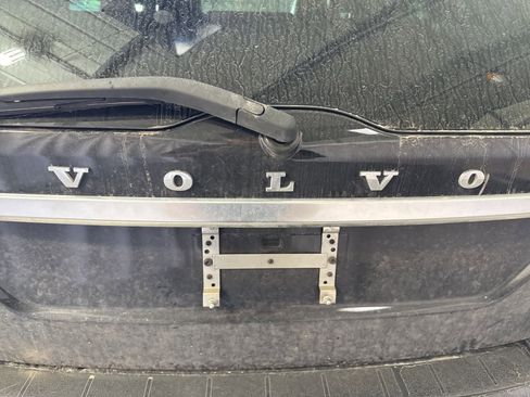 Used 2017 Volvo XC60 T6 R-Design w/ Climate Package image 12