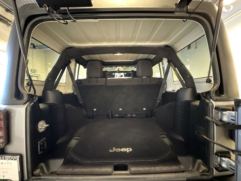 Used 2016 Jeep Wrangler Unlimited Sport image 21