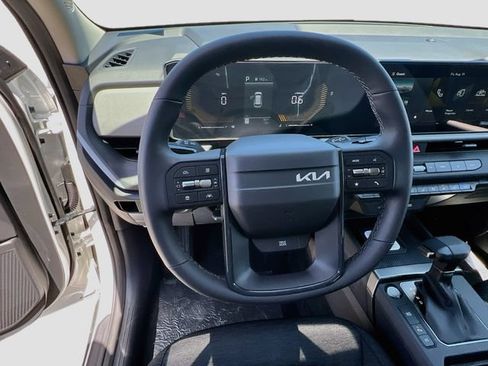 New 2027 Kia Seltos S FWD image 11