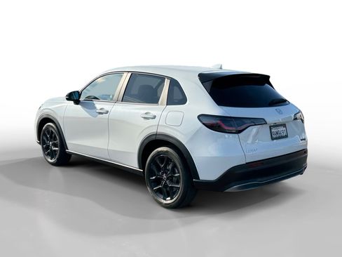 Used 2024 Honda HR-V Sport image 3