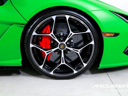 Used 2024 Lamborghini Revuelto image 23