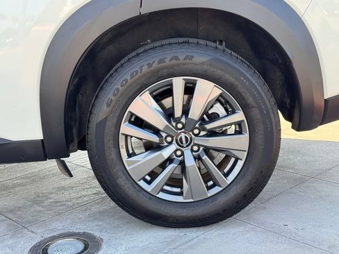 Certified 2024 Nissan Pathfinder SV FWD image 10