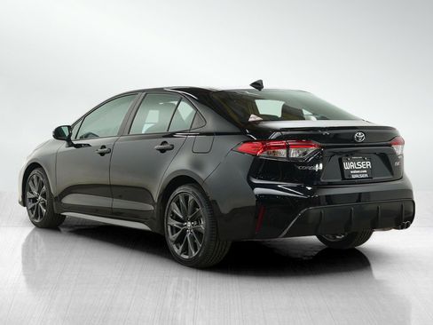 Used 2025 Toyota Corolla SE image 3