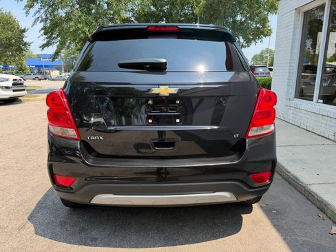 Used 2019 Chevrolet Trax LT w/ LT Convenience Package FWD image 6