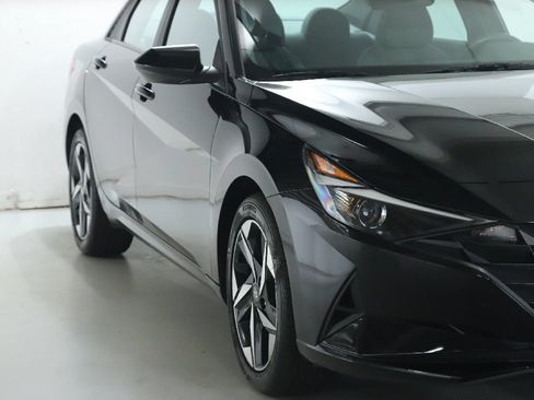 Used 2023 Hyundai Elantra SEL w/ Convenience Package FWD image 8