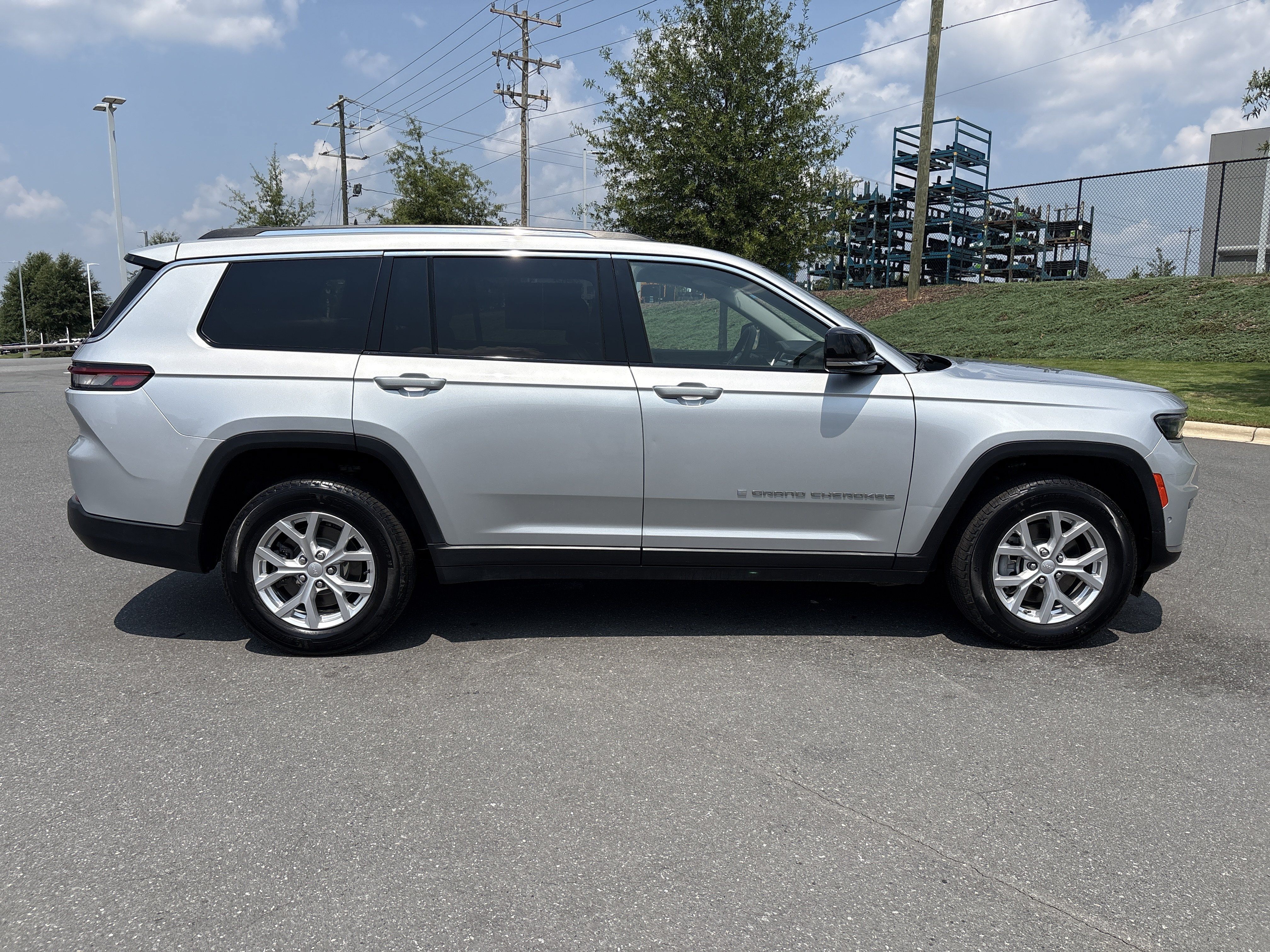 Used 2023 Jeep Grand Cherokee L Limited w/ Luxury Tech Group II AWD/4WD image 10