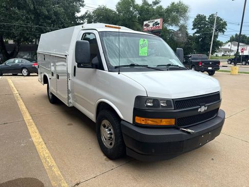 Used 2018 Chevrolet Express 3500 w/ Power Convenience Package RWD image 3