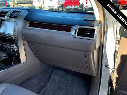 Used 2018 Lexus GX 460 image 26