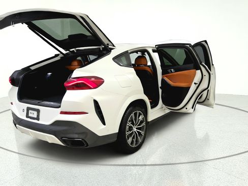 Used 2022 BMW X6 xDrive40i w/ M Sport Package AWD/4WD image 14