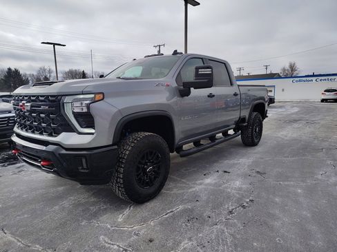 New 2026 Chevrolet Silverado 2500 ZR2 image 3