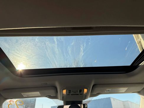 Used 2020 Toyota Highlander XLE image 30