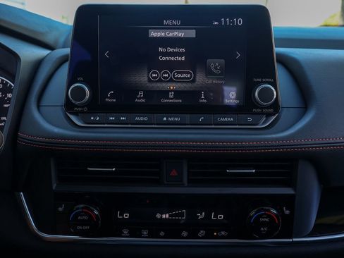 Used 2025 Nissan Rogue SV AWD/4WD image 29