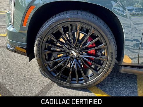 Used 2025 Cadillac Escalade ESV V w/ LPO, ONYX Package image 12