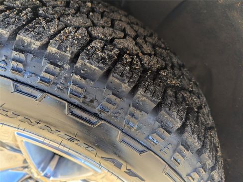 Used 2023 Chevrolet Tahoe Premier w/ Advanced Technology Package image 28