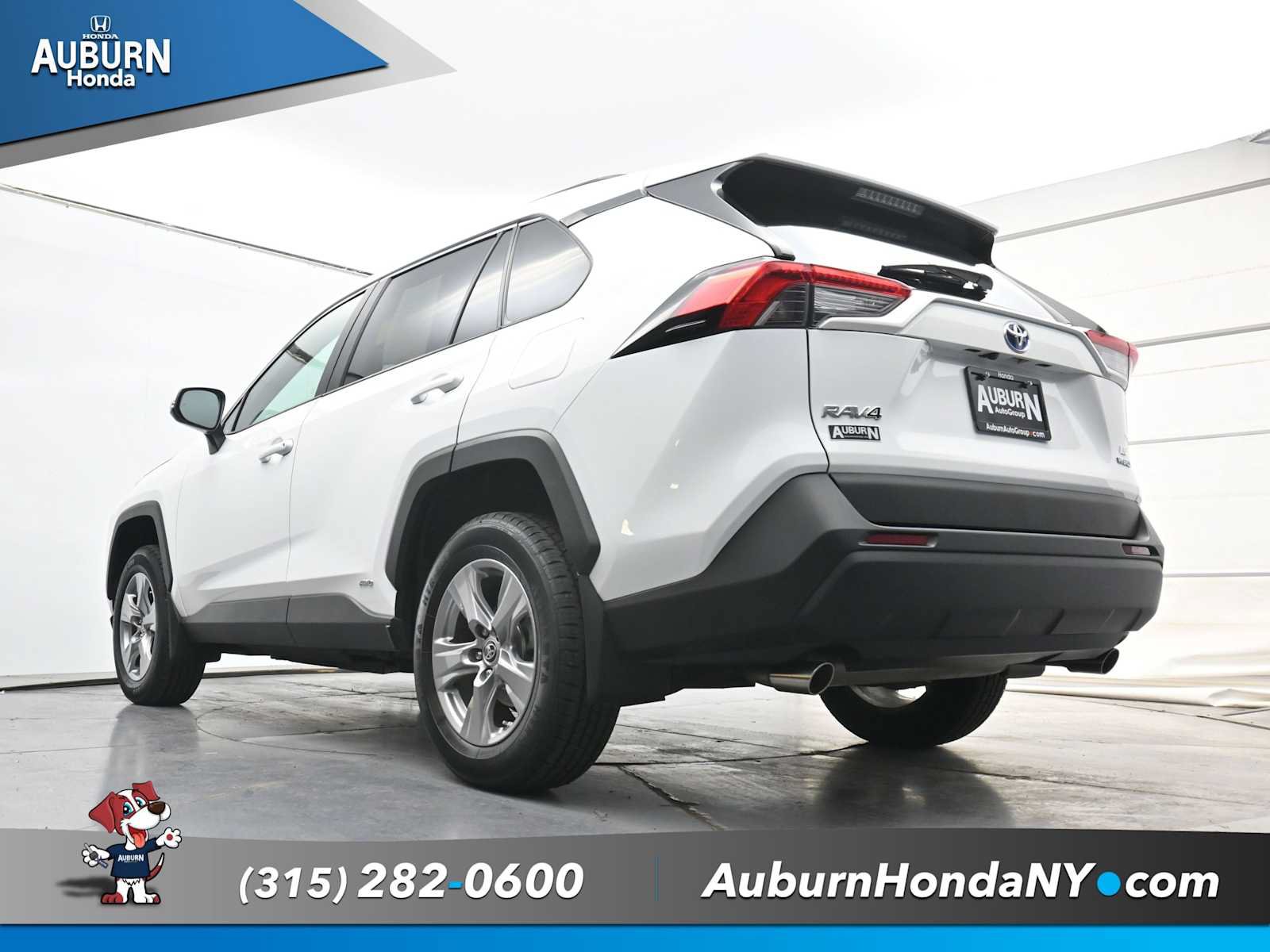 Used 2023 Toyota RAV4 LE AWD/4WD image 24