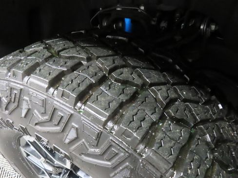 Used 2025 GMC Sierra 2500 AT4X image 7