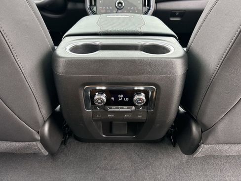 Used 2025 GMC Yukon XL AT4 w/ AT4 Premium Plus Package AWD/4WD image 22