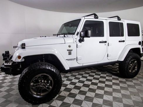 Used 2017 Jeep Wrangler Unlimited Sahara image 5
