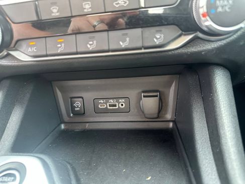 Used 2024 Nissan Sentra SV FWD image 19