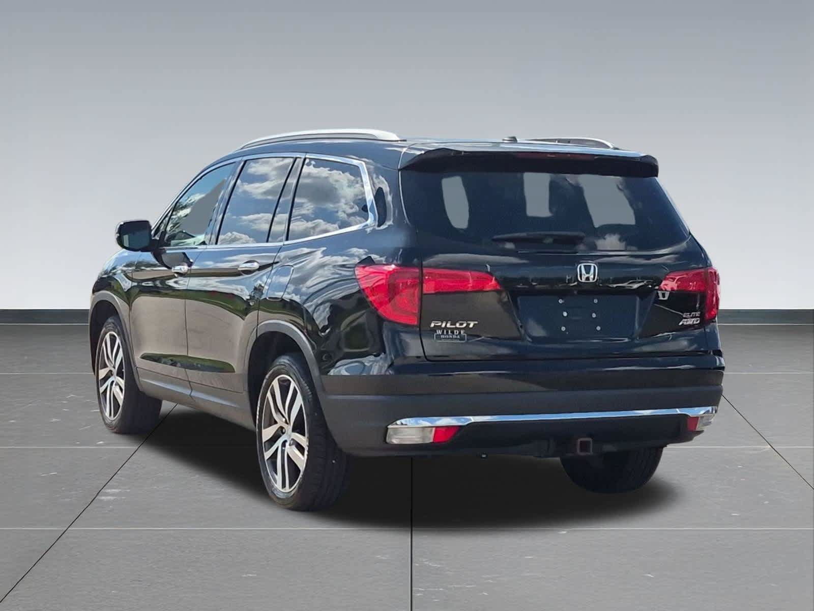 Used 2017 Honda Pilot Elite image 4