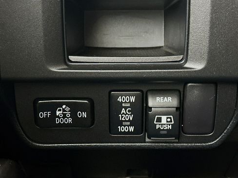 Used 2017 Toyota Tacoma TRD Off-Road AWD/4WD image 16