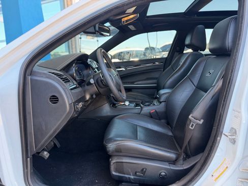 Used 2022 Chrysler 300 S w/ Comfort Group RWD image 19