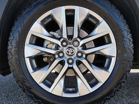 Used 2021 Toyota RAV4 XLE Premium image 59