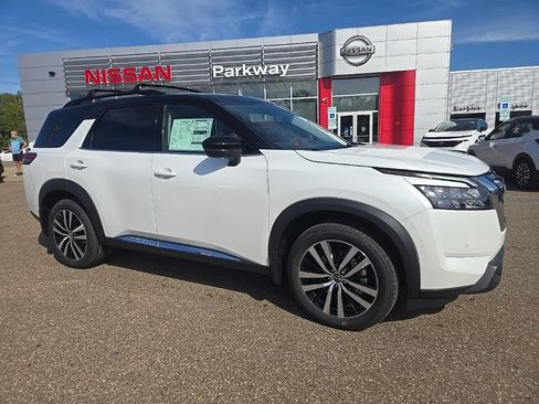 New 2025 Nissan Pathfinder Platinum w/ Lighting Package (N92) image 1