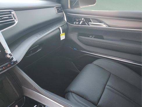 New 2026 Jeep Grand Wagoneer Summit image 24