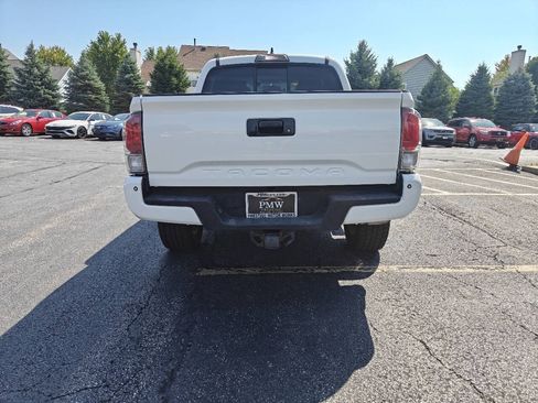 Used 2016 Toyota Tacoma Limited w/ Exterior Package AWD/4WD image 4
