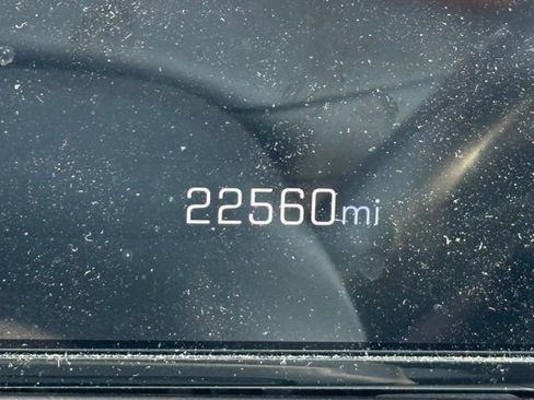 Used 2025 Chevrolet Trax LT w/ Sunroof Package FWD image 9