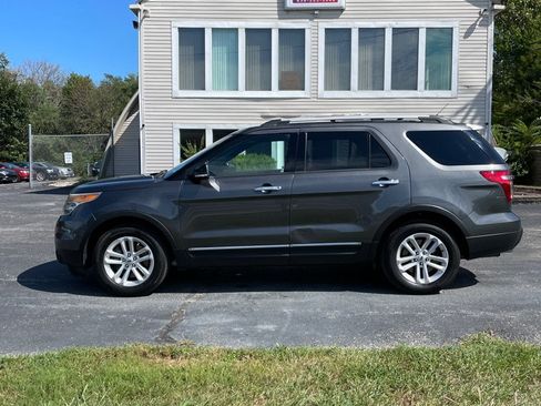 Used 2015 Ford Explorer XLT w/ Equipment Group 202B FWD image 2