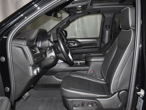 Used 2023 GMC Yukon XL SLT image 12