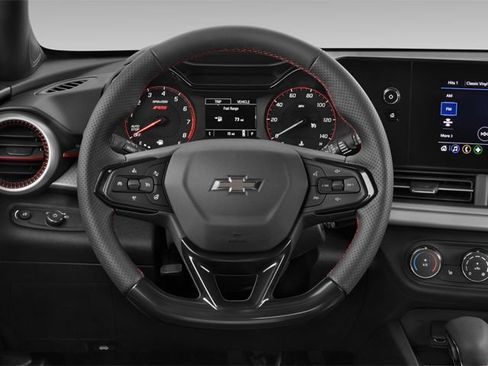 Used 2025 Chevrolet Trax RS w/ Sunroof Package FWD image 8